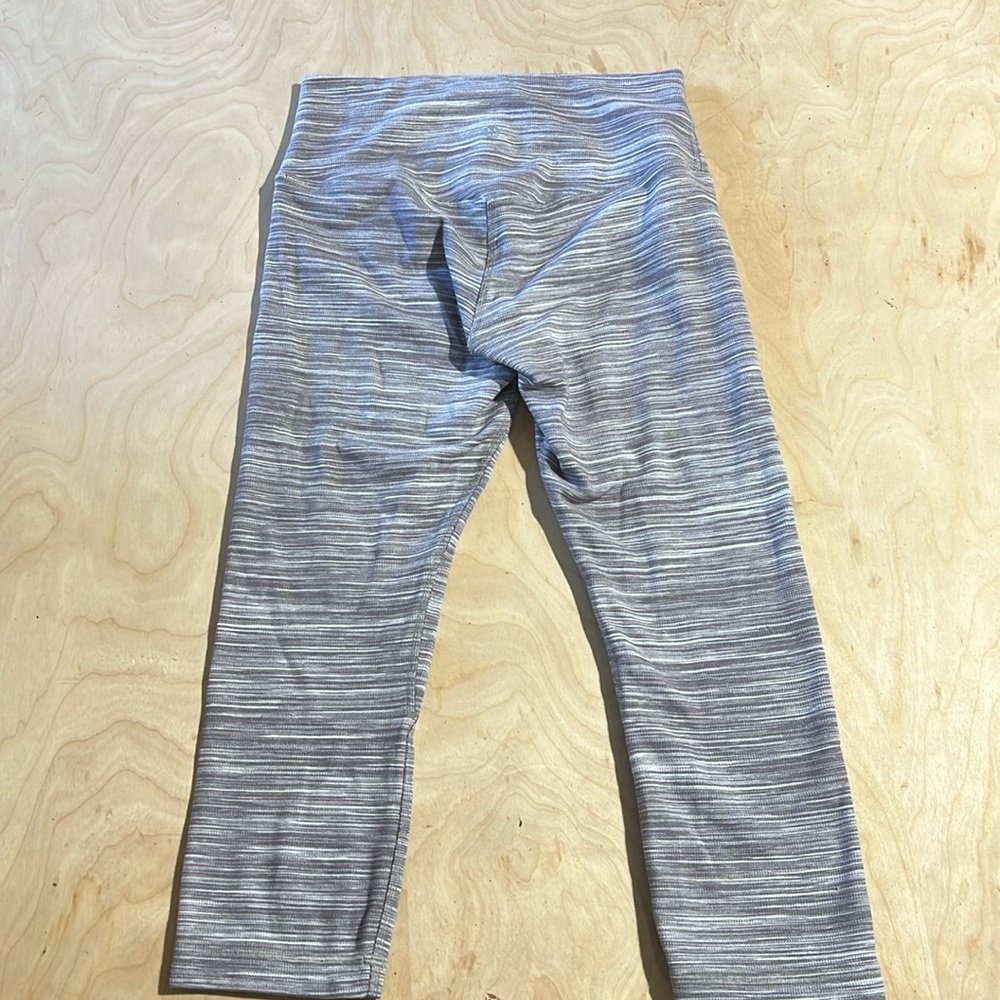 Lululemon capri leggings size 8